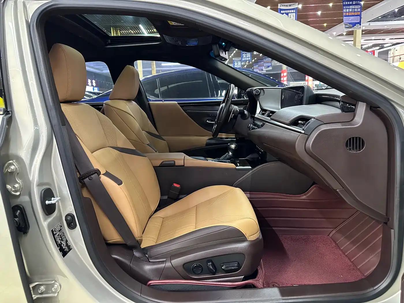 Lexus ES 2020 Model 300h Executive Edition фото 14