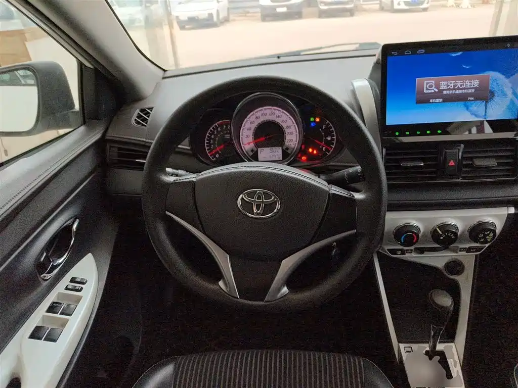 Toyota YARiS L Zhi Xuan 2015 1.5G Auto Sunroof Special Edition фото 8