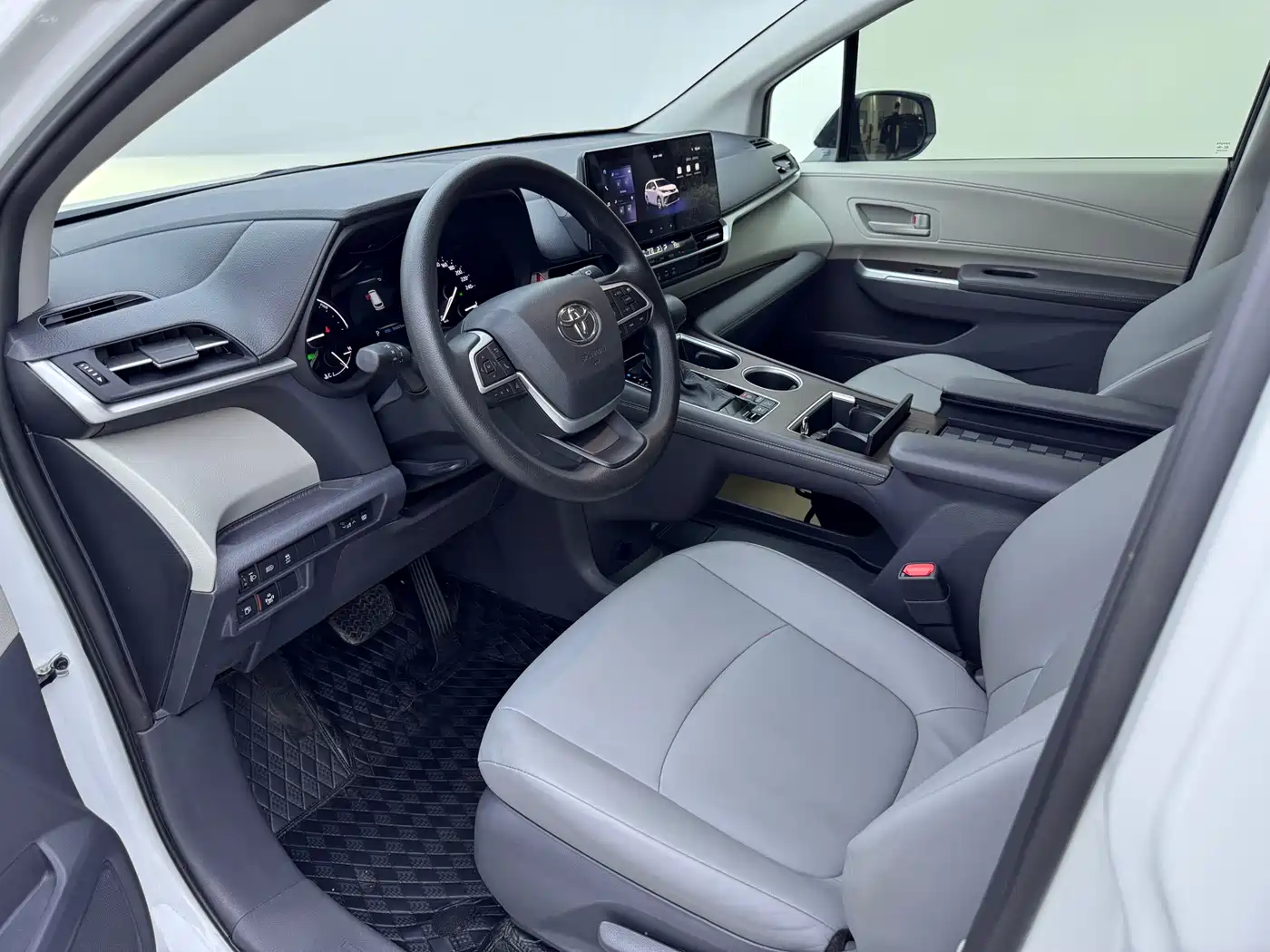 Toyota Granvia 2024 2.5L Hybrid Comfort фото 4