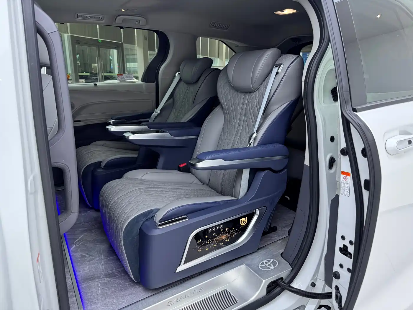 Toyota Granvia 2024 2.5L Hybrid Comfort фото 5