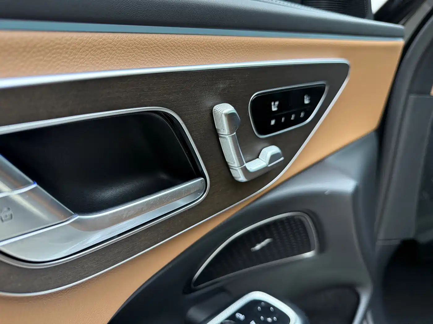 Mercedes-Benz E-Class 2025 E 300 L Fashion фото 12