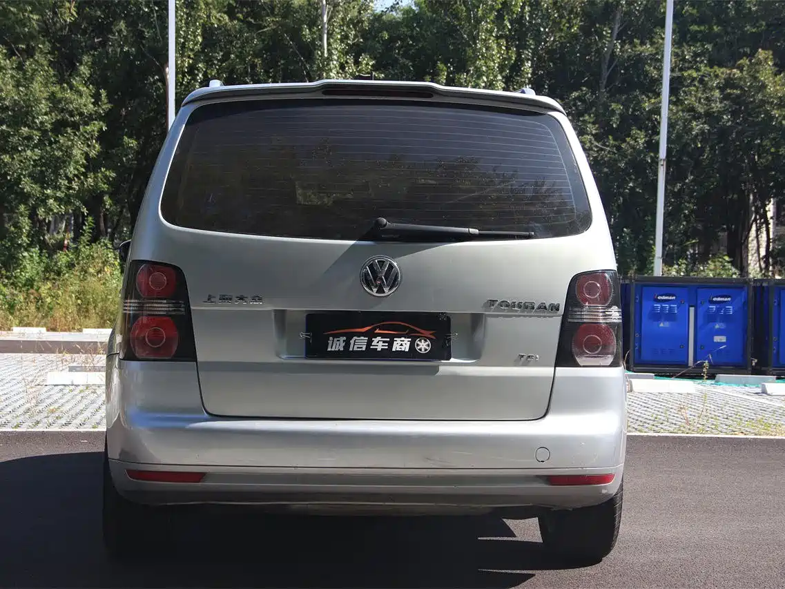 Фото 8 - Volkswagen Touran