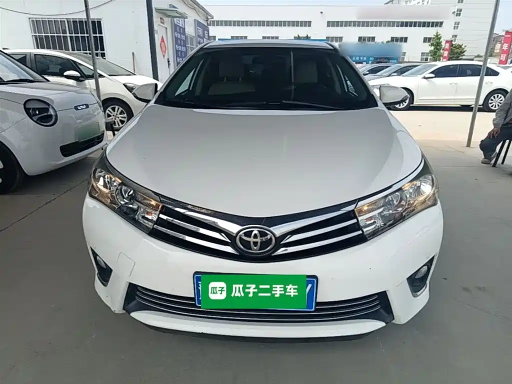 Toyota Corolla 2014 1.6L CVT GL-i фото 3