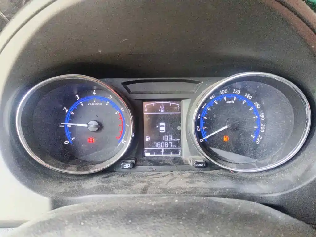 Dongfeng Fengxing Fengxing F600 2017 2016 Model F600L 1.5T Luxury Version