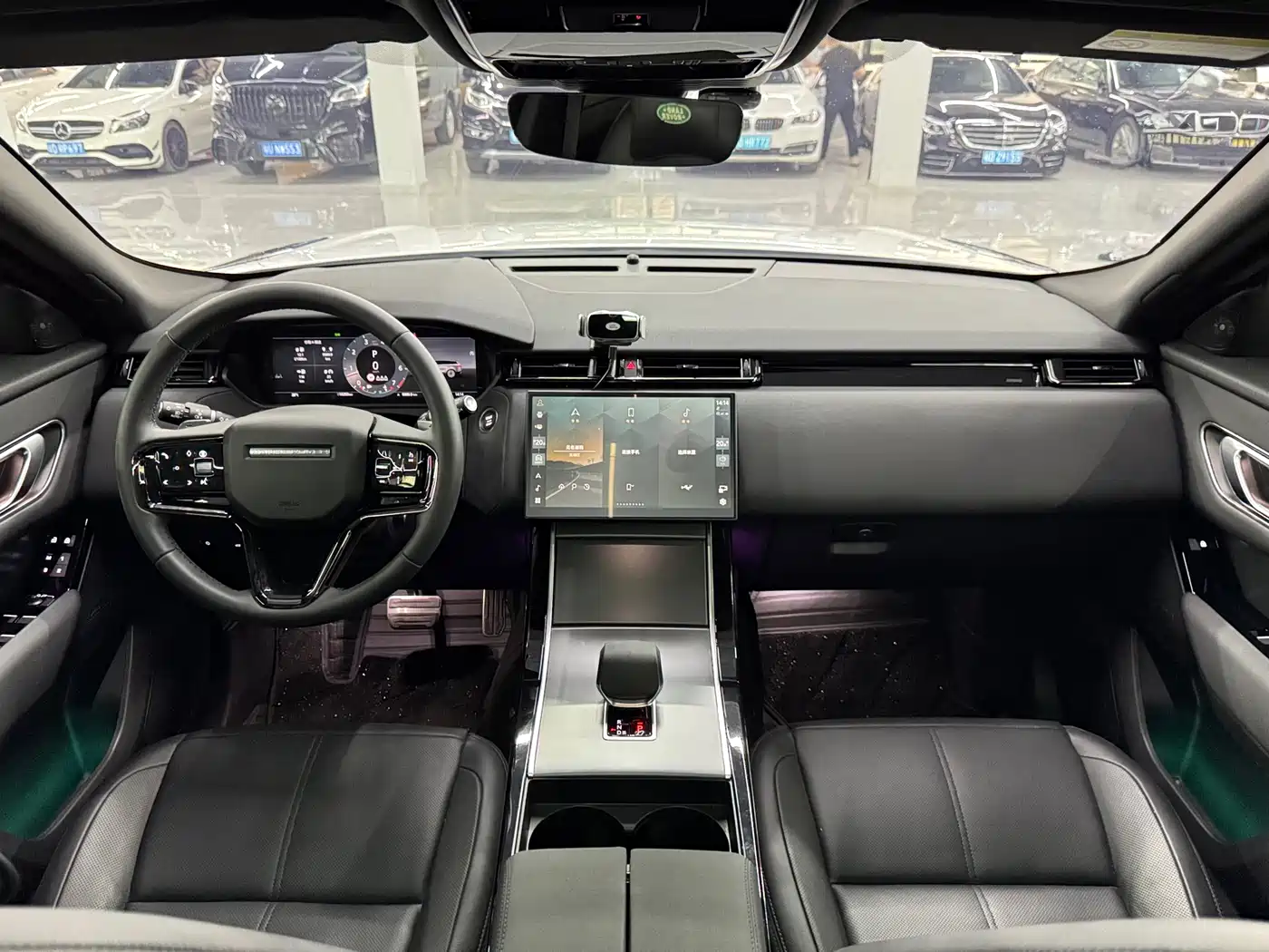 Land Rover Range Rover Velar 2025 Dynamic SE фото 11