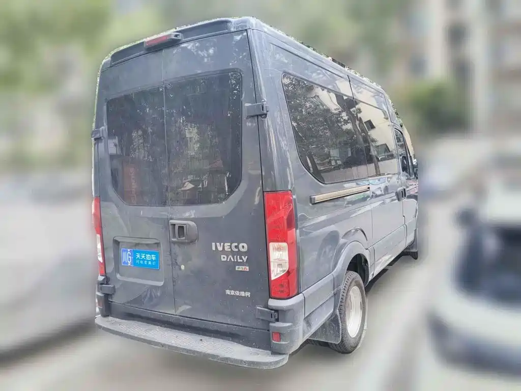 Iveco Daily 2022 2021 2.0T Manual Chaorui Long Wheelbase Short Overhang High Roof Manual Door F1A
