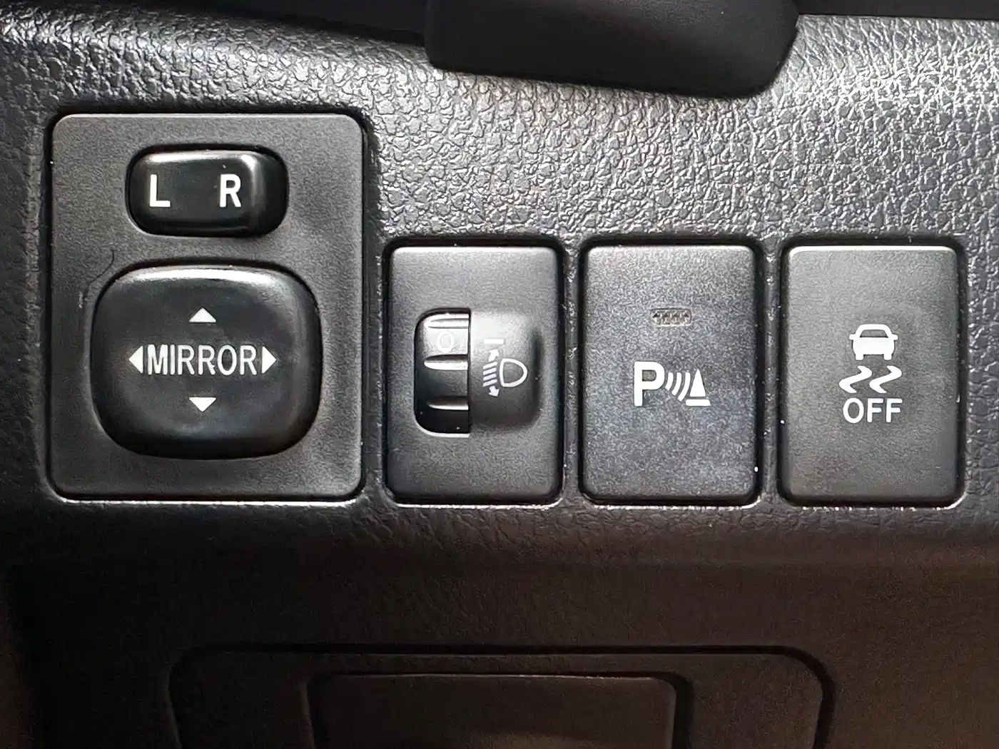 Toyota Levin 2017 Facelift 185T CVT Elite (China V) фото 24