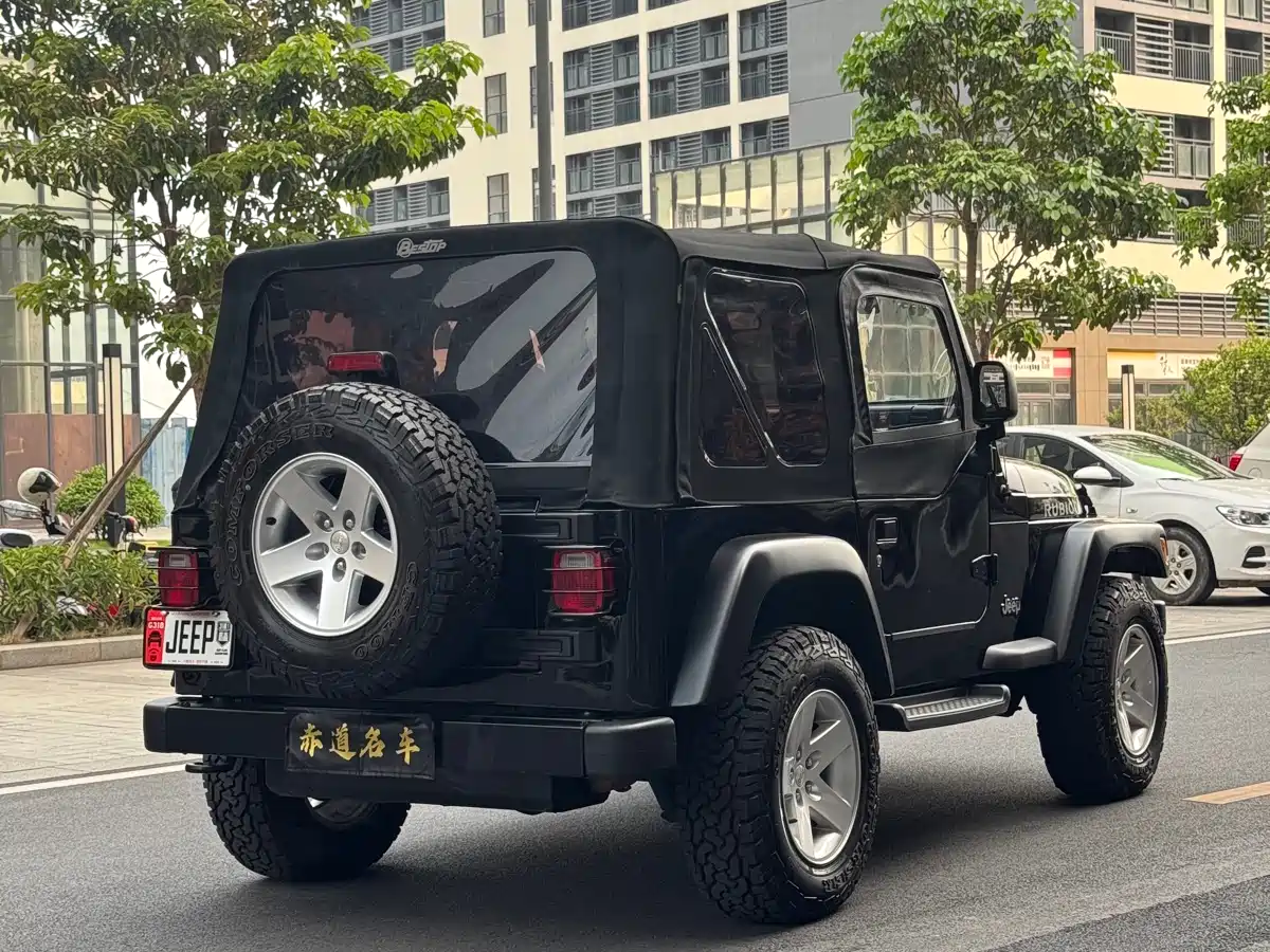 Photo 4 - Jeep Wrangler