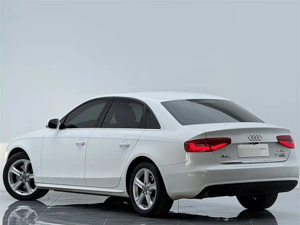 Audi A4L 2015 45 TFSI quattro Individual Sport фото 7