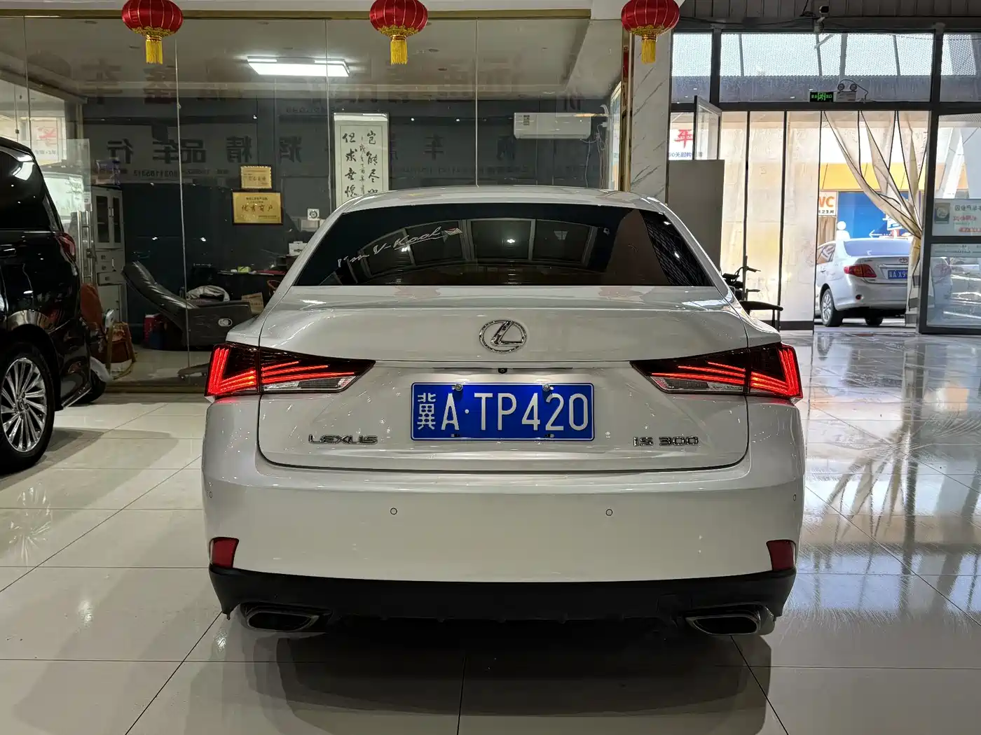 Lexus IS 2017 300 Leading Edition фото 8