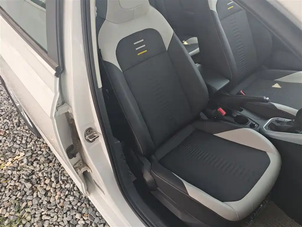 Volkswagen Polo 2019 Plus 1.5L Automatic Colorful Tech Edition фото 5