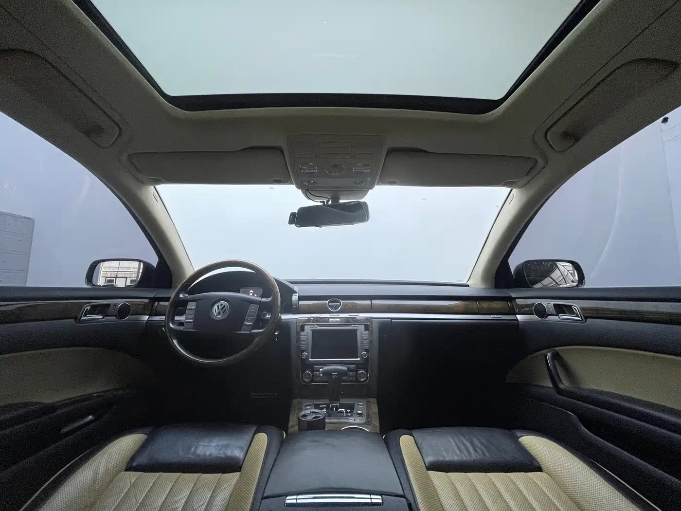 Volkswagen Phaeton 2009 Model 3.6L V6 5-seat Extended Luxury фото 16