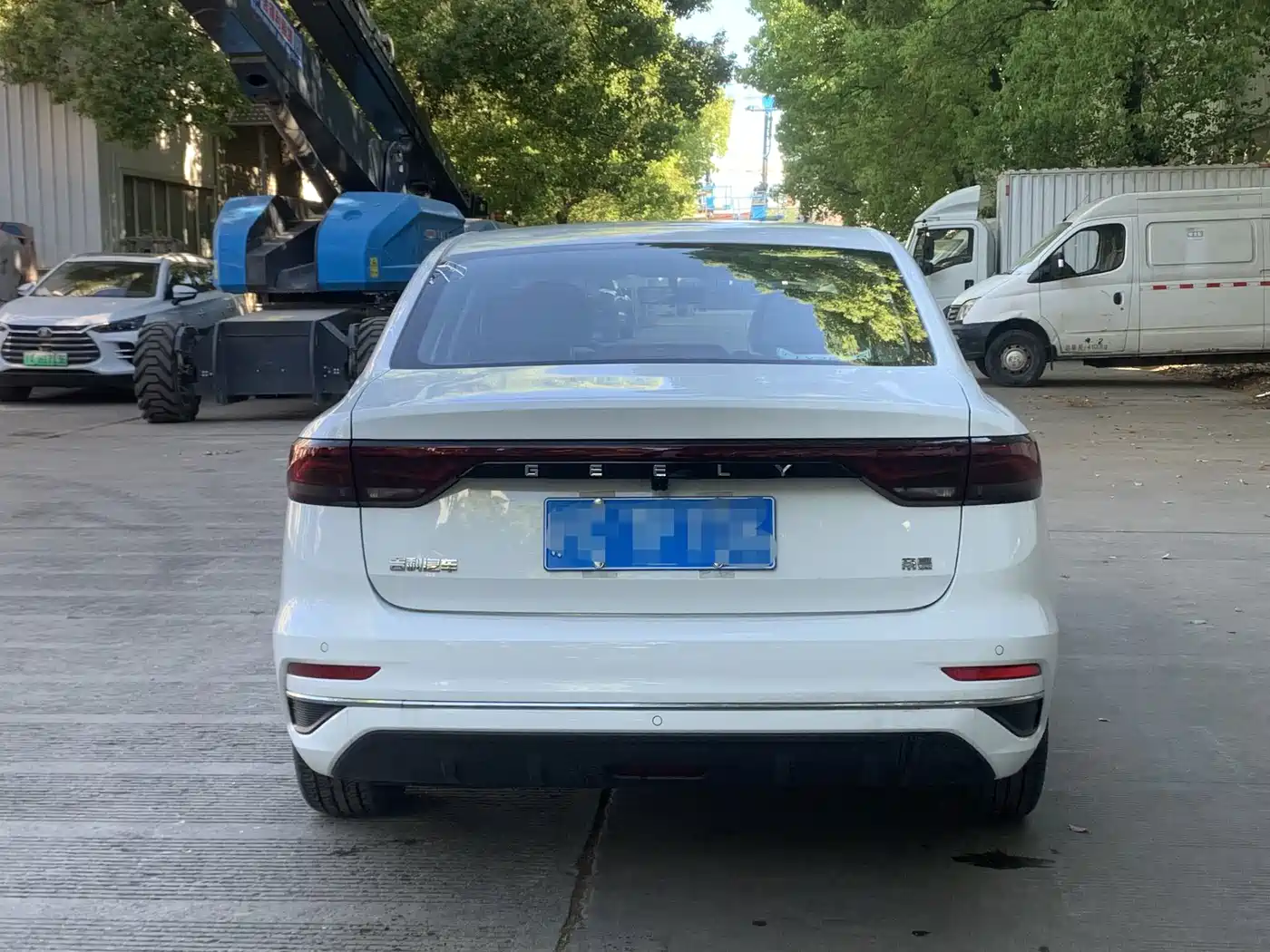 Фото 13 - Geely Emgrand