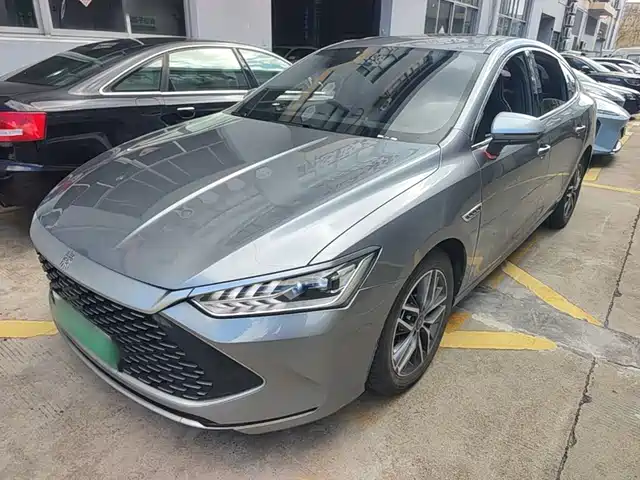 BYD Qin PLUS DM-i 55KM, Флагман