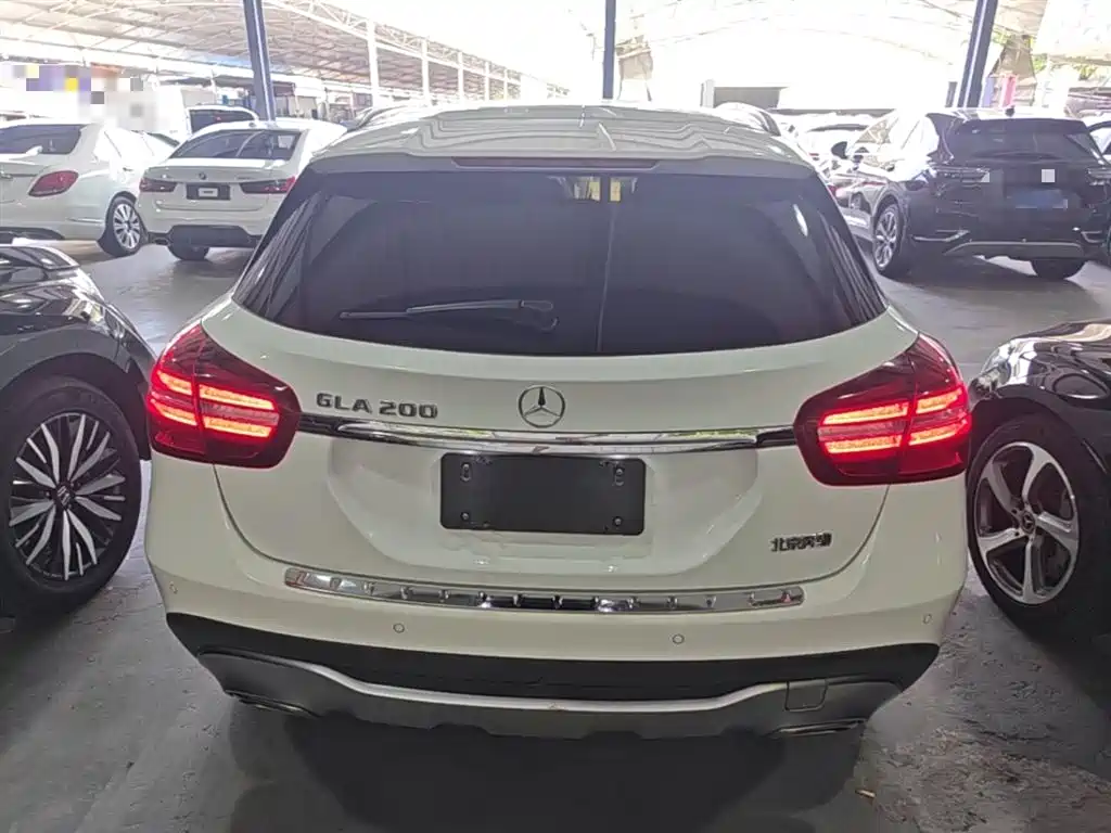 Mercedes-Benz GLA 2018 GLA 200 Dynamic фото 6