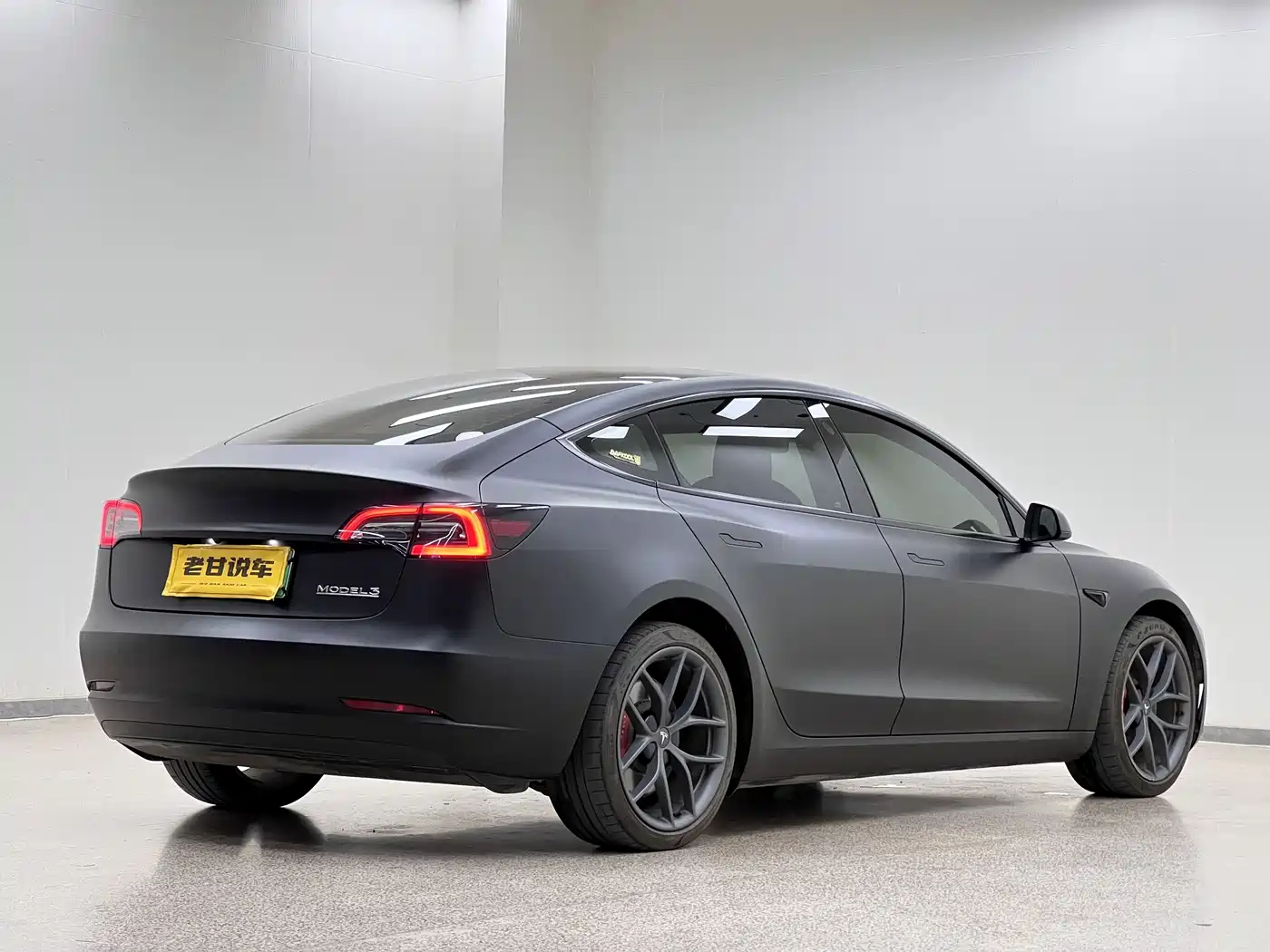 Фото 7 - Tesla Model 3