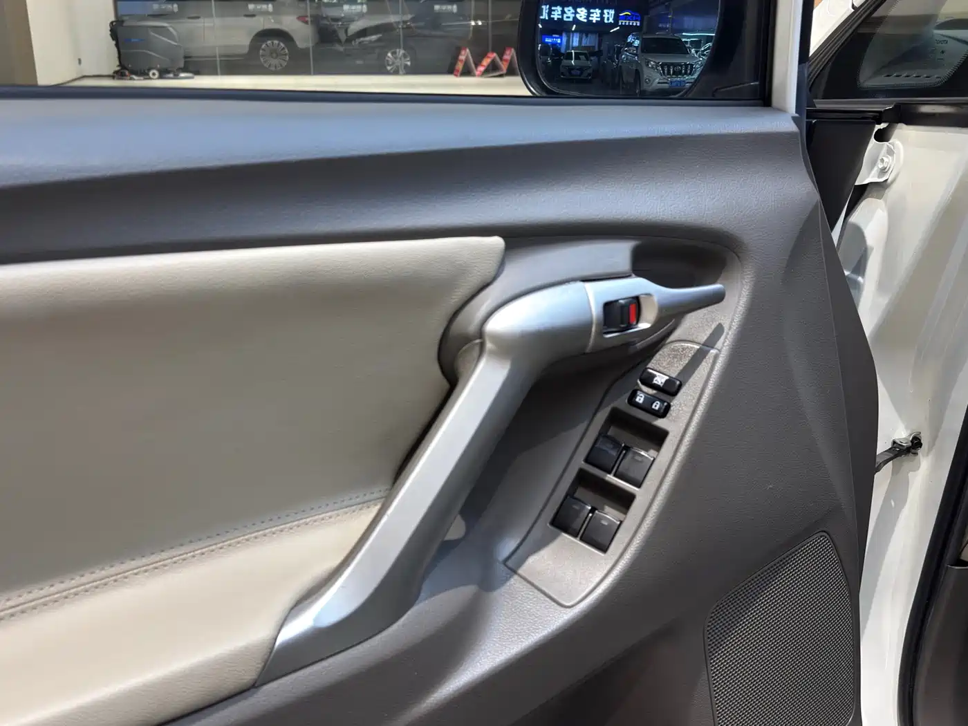 Toyota E'Z 2015 180E CVT Crossover Edition фото 8