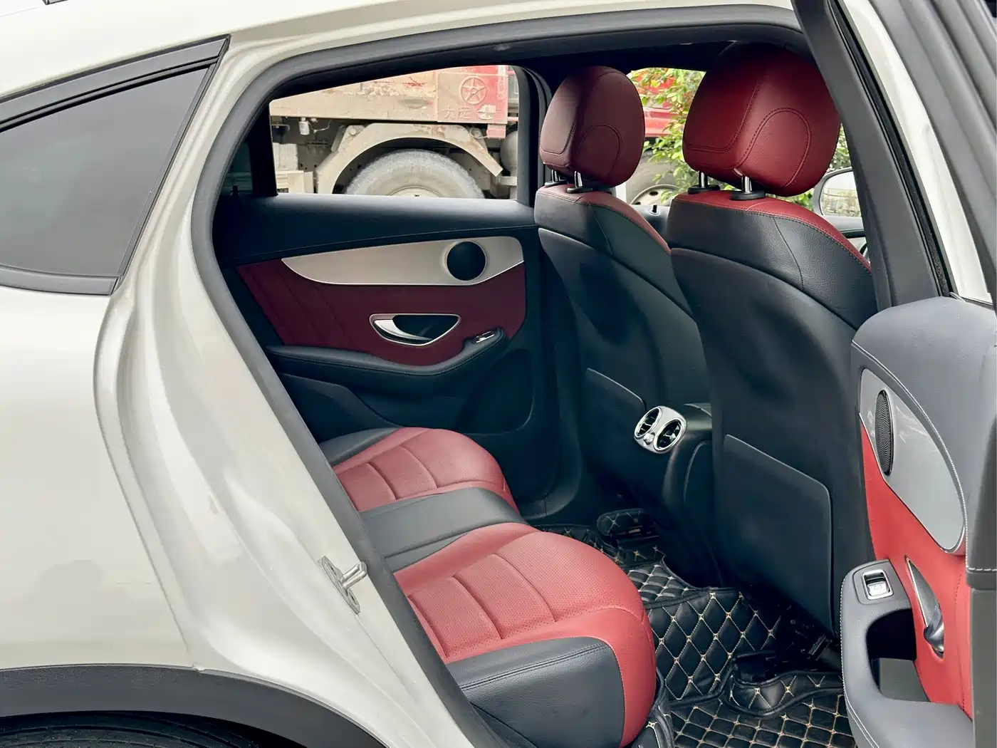 Mercedes-Benz GLC Coupe 2022 Facelift GLC 260 4MATIC Coupe SUV фото 10