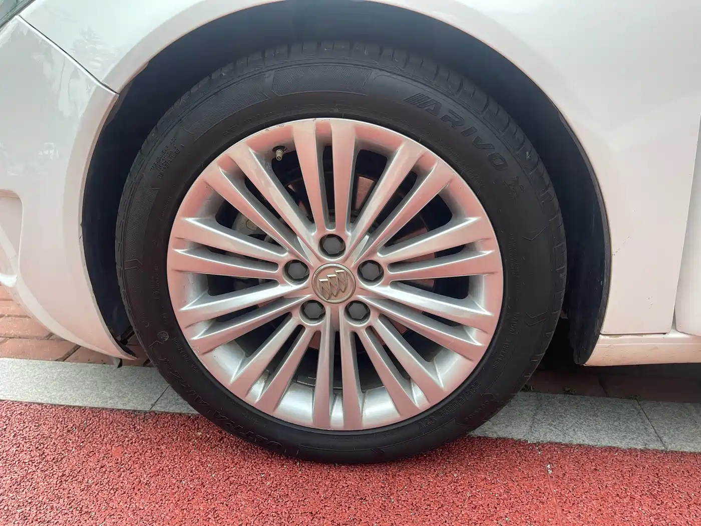 Photo 17 - Buick Regal