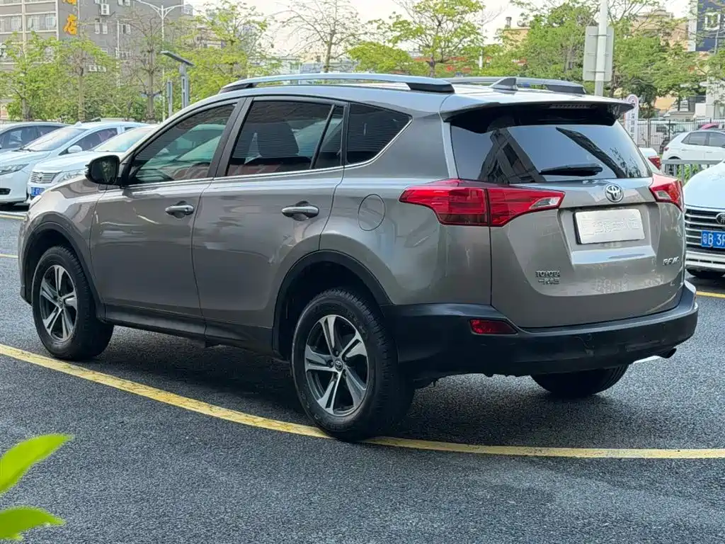 Toyota RAV4 Rongfang 2015 2.0L CVT 2WD Trend Edition фото 11