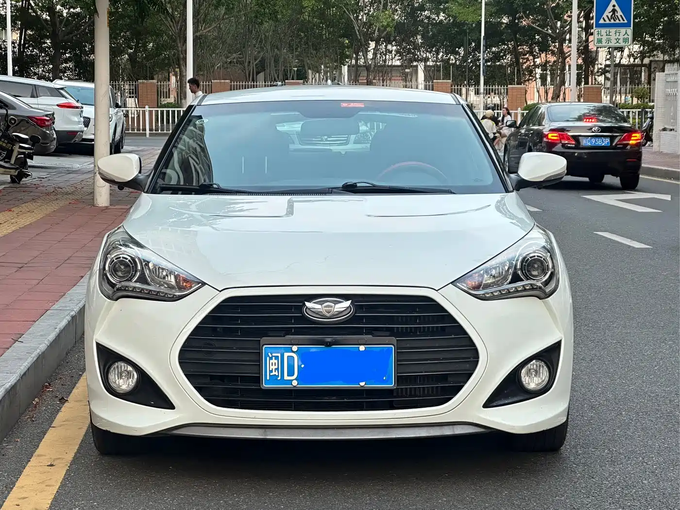 Hyundai Veloster 2012 1.6T Automatic Luxury фото 2