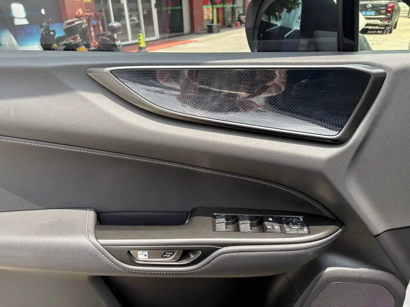 Lexus NX 2022 260 FWD Joy Creation Edition фото 17