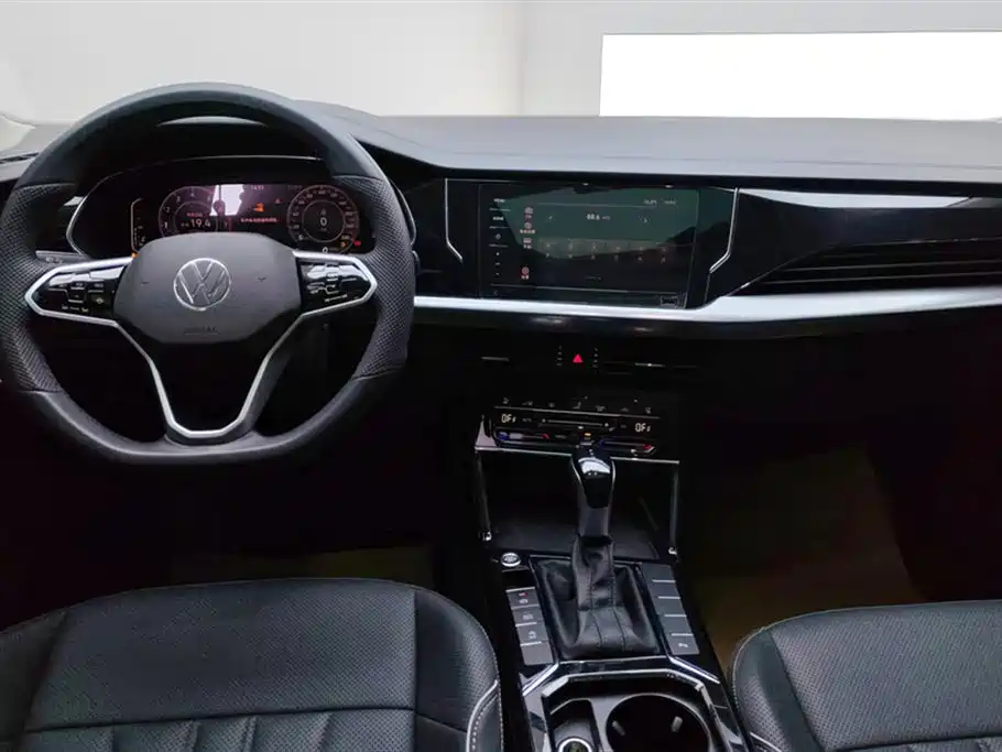 Volkswagen Passat 2024 330TSI Elite Edition фото 12