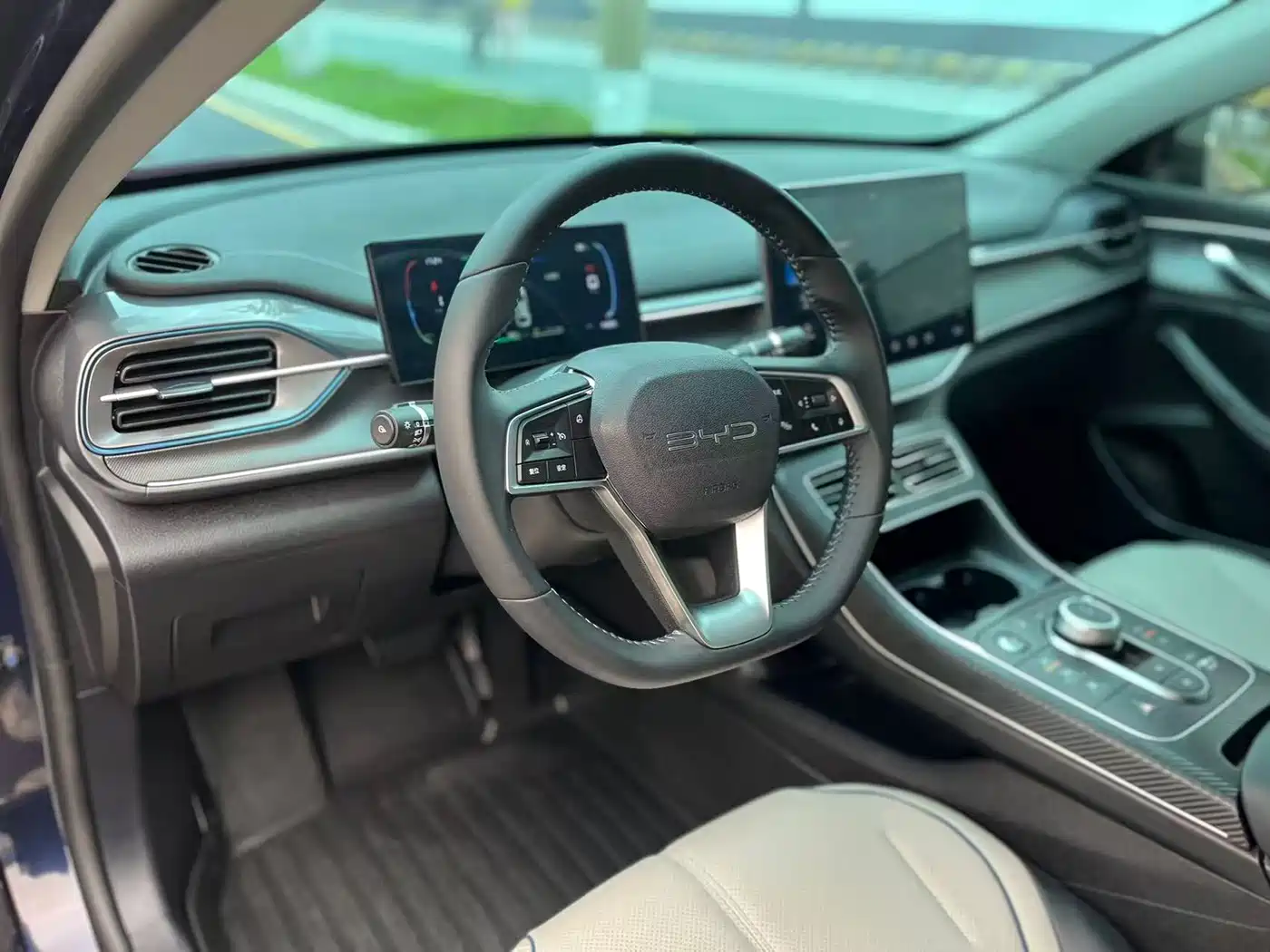 BYD Destroyer 05 2024 Glory Edition DM-i 55KM Luxury фото 5