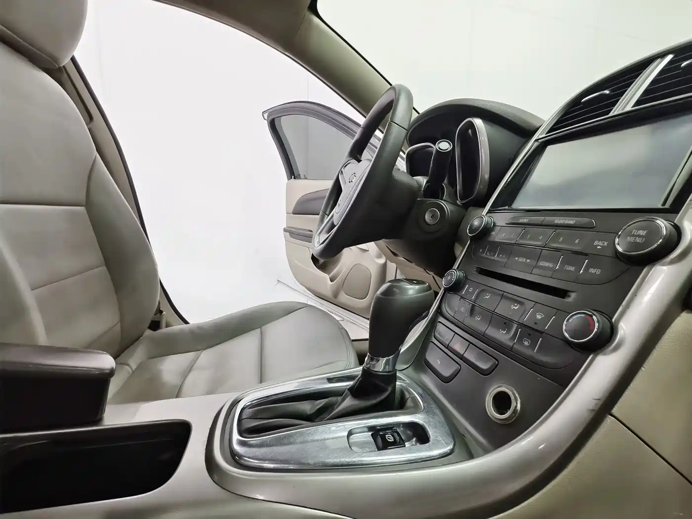 Chevrolet Malibu 2014 2.0L Automatic Luxury фото 15