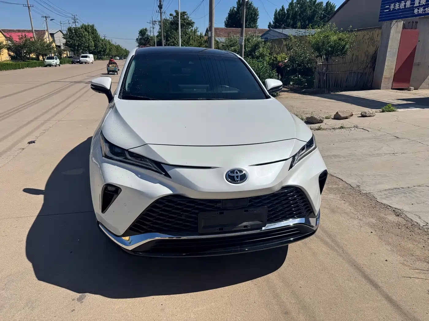 Toyota Venza 2022 2.0L CVT AWD Ultimate Edition фото 2
