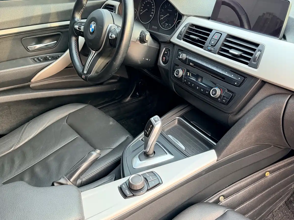 BMW 3 Series GT 2014 320i Leading Edition фото 14