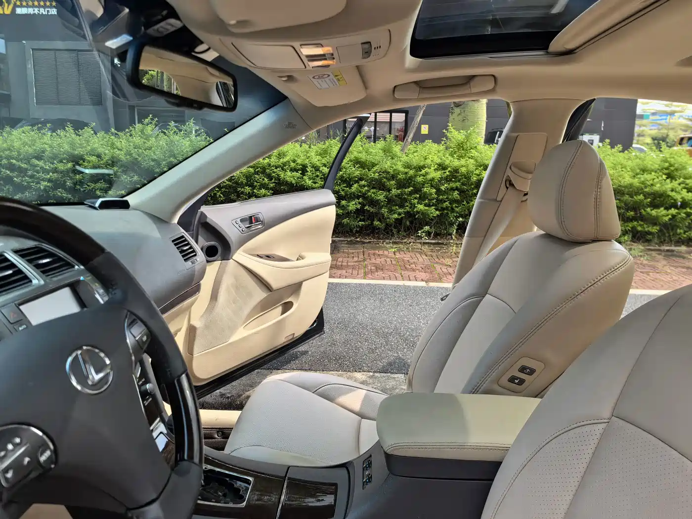 Фото 27 - Lexus ES