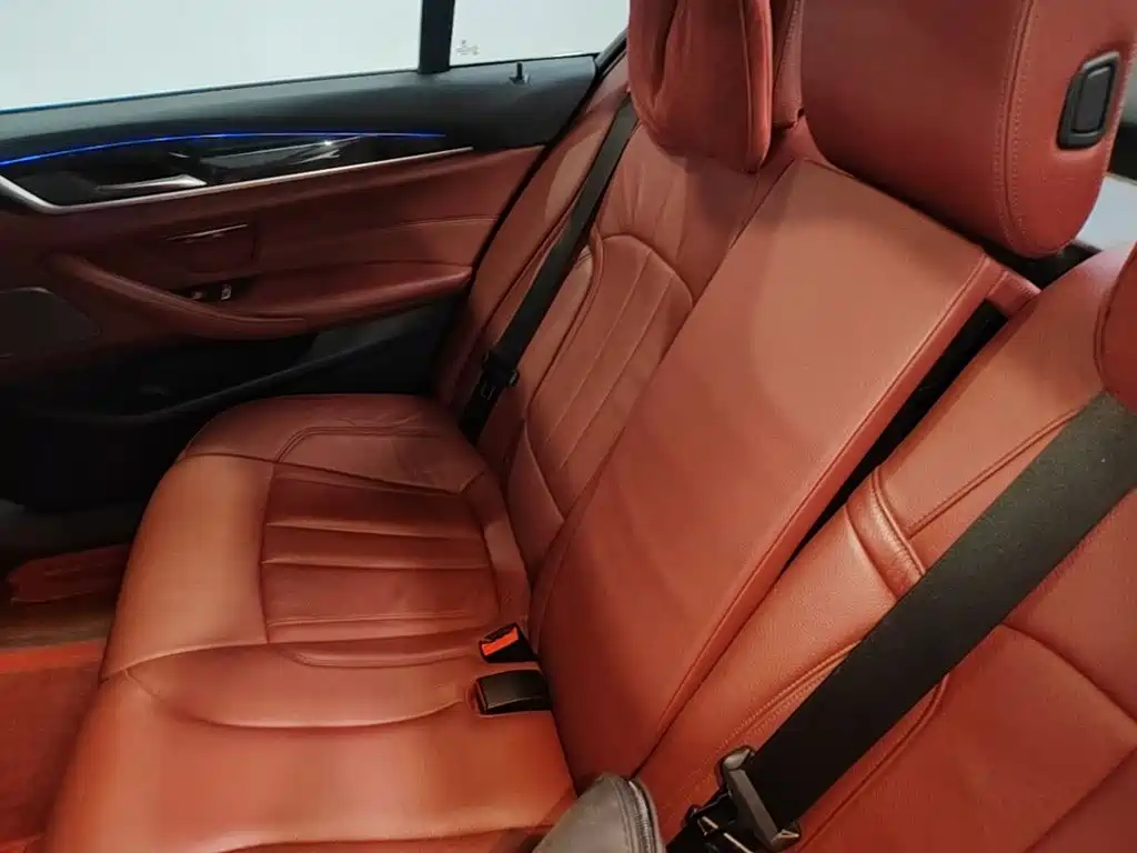 Фото 17 - BMW 5 Series