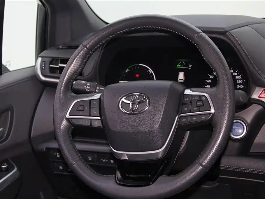 Toyota Sienna 2023 2.5L Hybrid Premium Edition фото 10