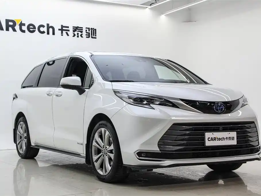 Toyota Sienna 2023 2.5L Hybrid Premium Edition фото 4