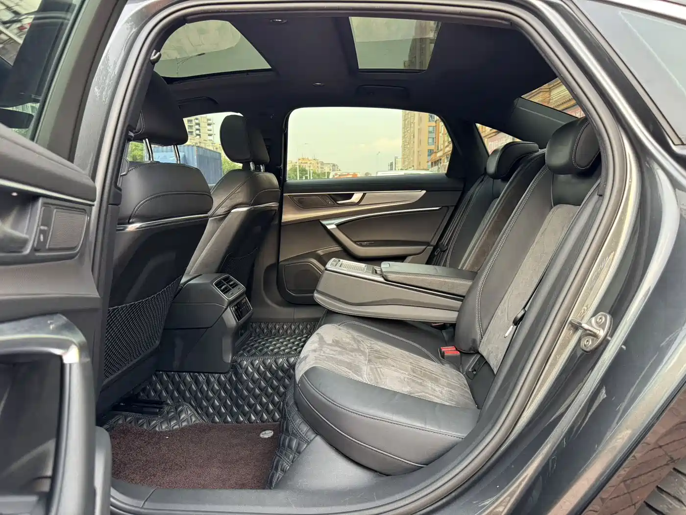 Фото 5 - Audi A6L