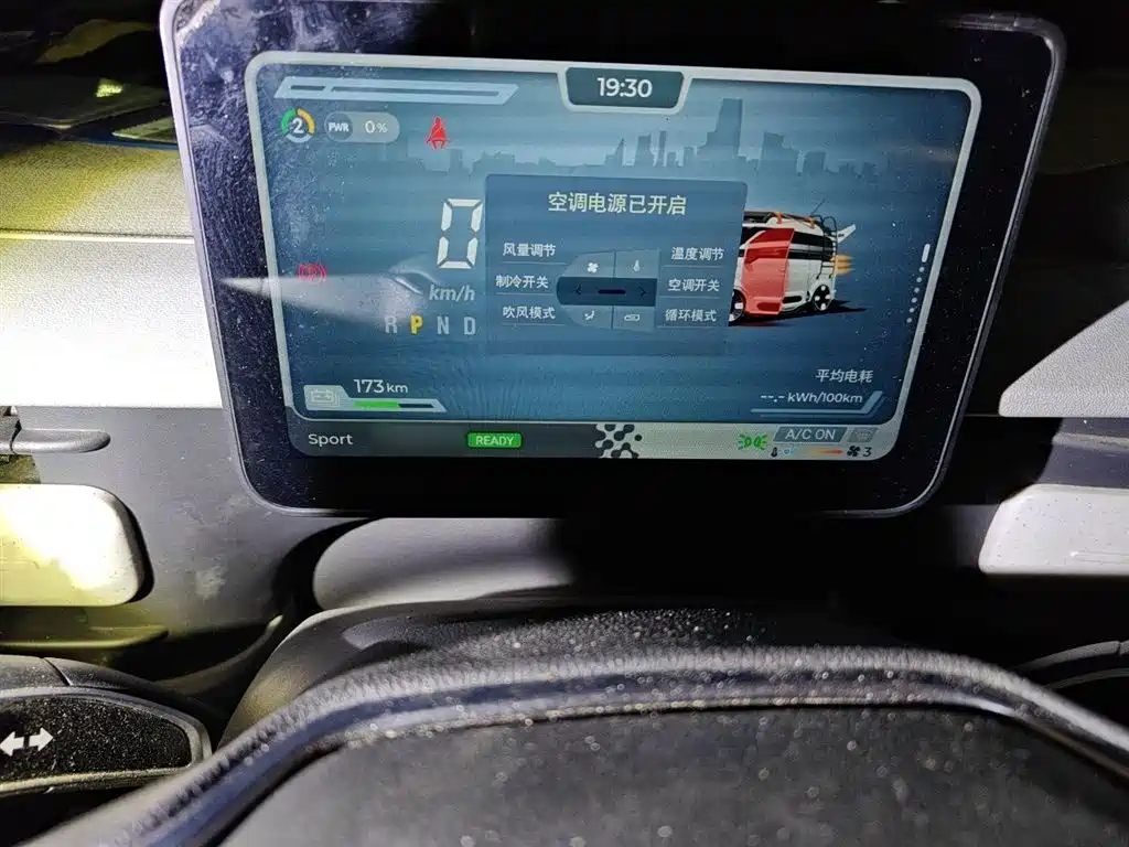 SAIC Maxus Dana V1 2025 Low Roof Multi-purpose Version 42kWh фото 6