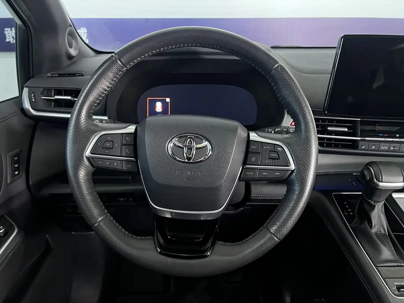Toyota Sienna 2021 2.5L Hybrid Platinum Edition фото 25