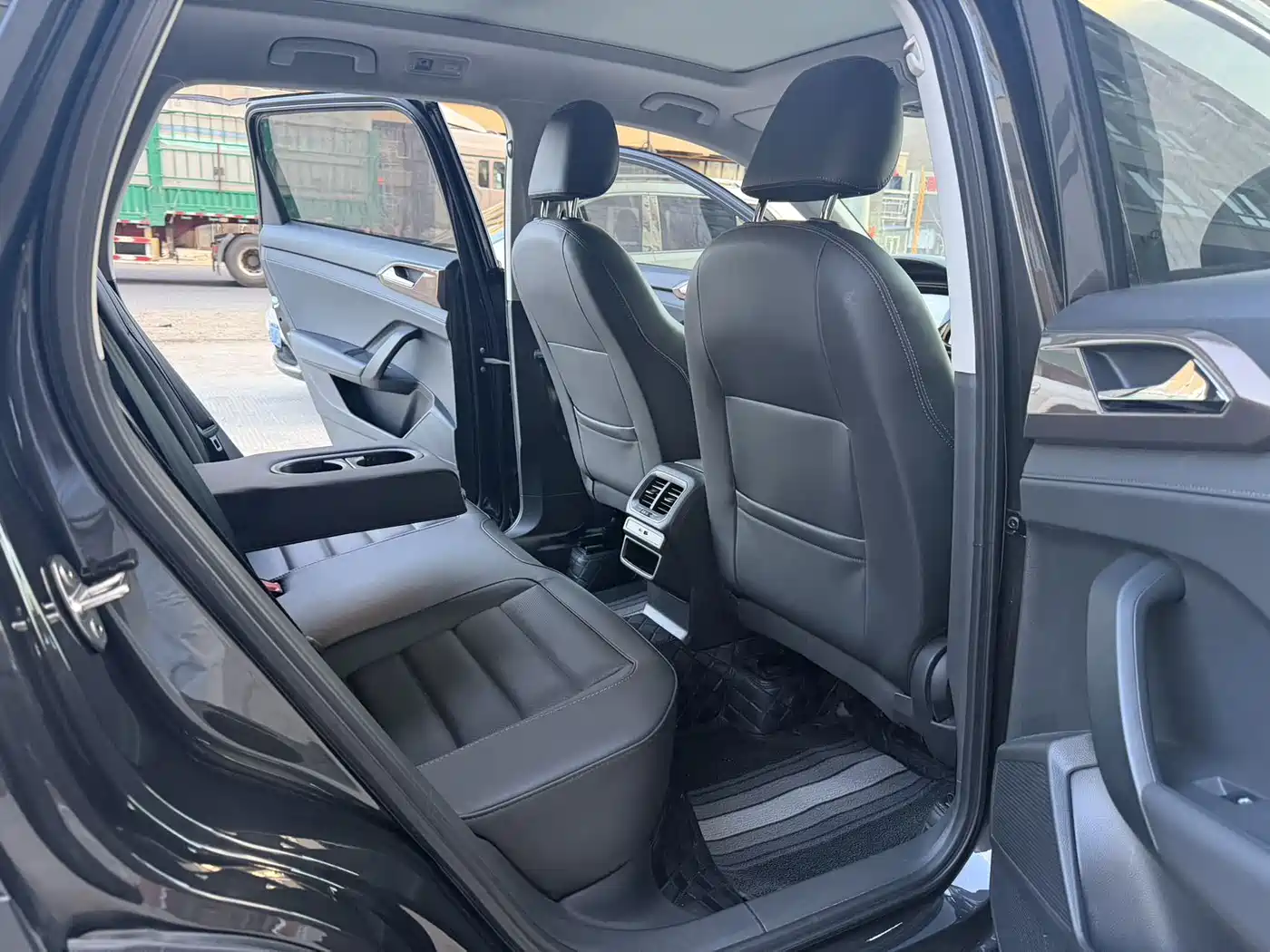 Volkswagen Tharu 2022 280TSI FWD Luxury Edition фото 10