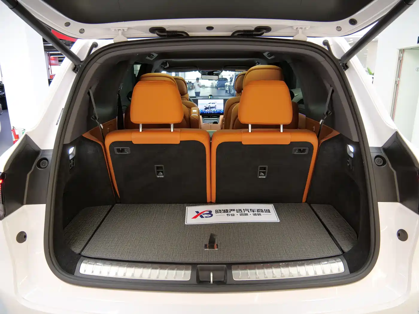 AITO Wenjie AITO M8 2025 Model Extended Range Max Edition 37kWh 6-Seater фото 14