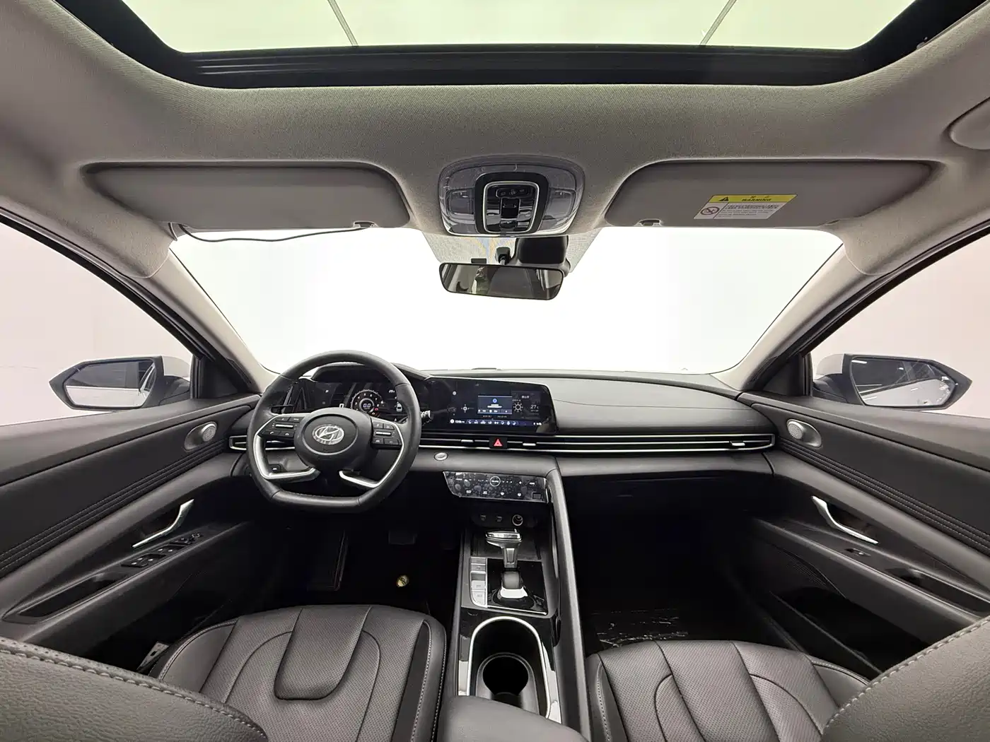 Hyundai Elantra 2023 Model 1.5L CVT LUX Premium Edition фото 9