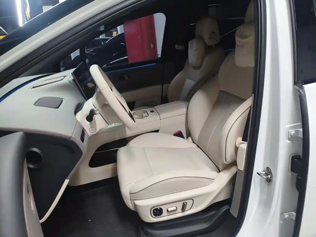 Li Auto i6 2026 2025 4WD Base Model