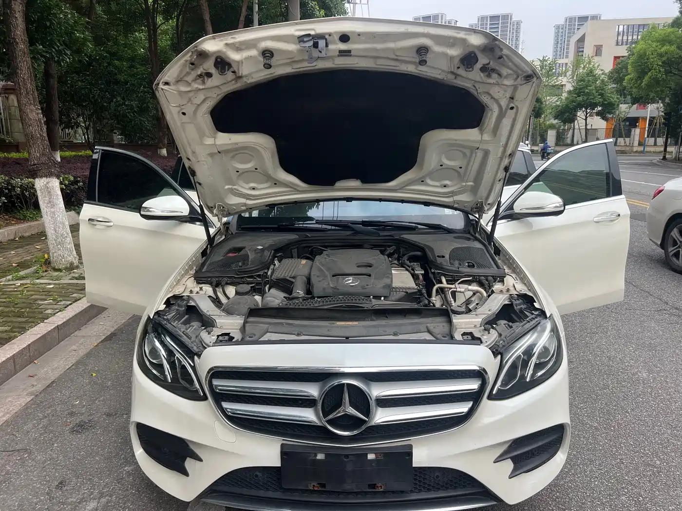 Mercedes-Benz E-Class 2017 E 200 L 4MATIC фото 17