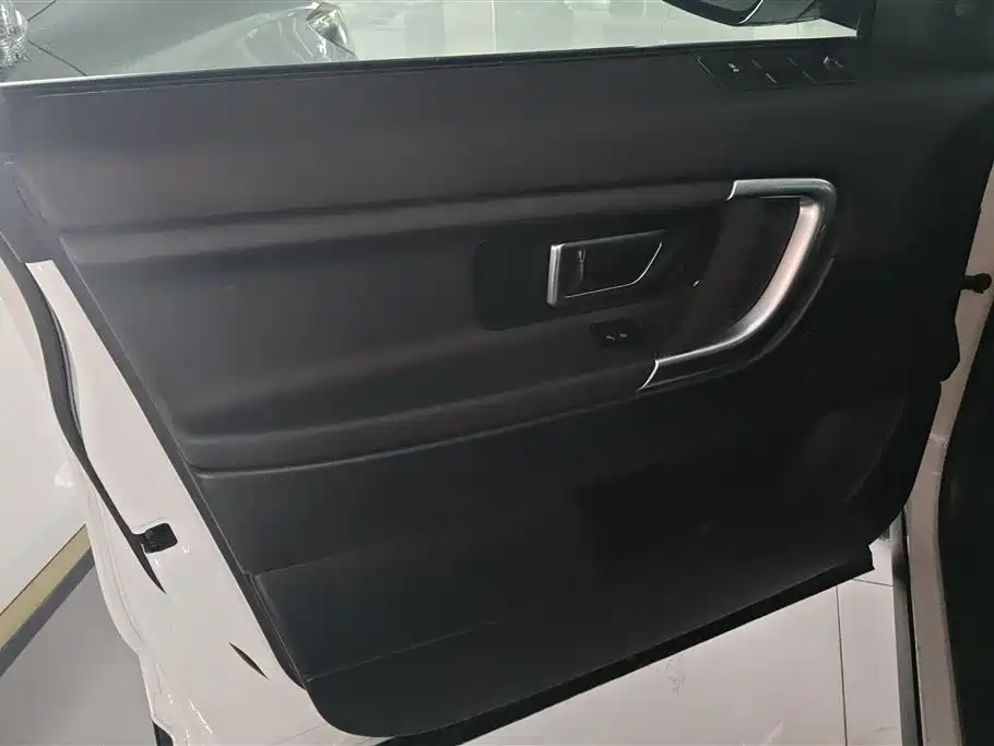 Land Rover Discovery Sport 2019 240PS SE Edition China V фото 7