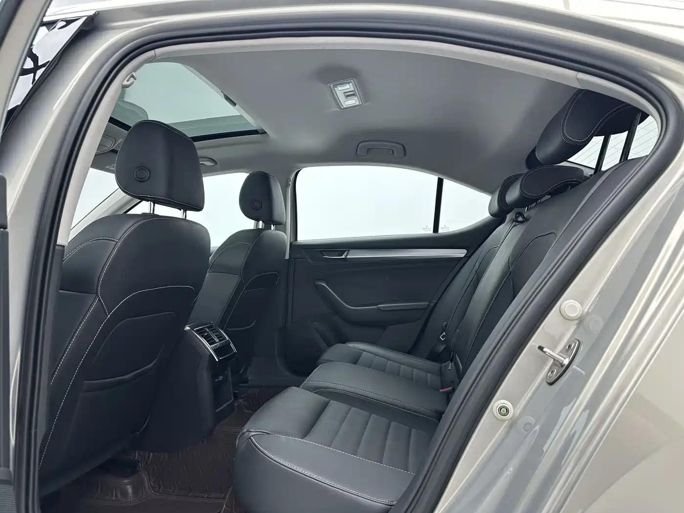Škoda Superb 2022 TSI280 DSG Premium Edition фото 6