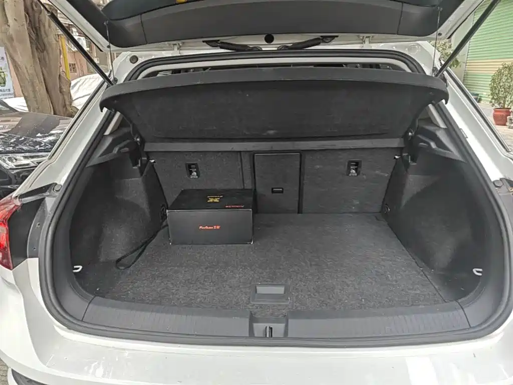 VOLKSWAGEN T-ROC EXPLORING SONGS