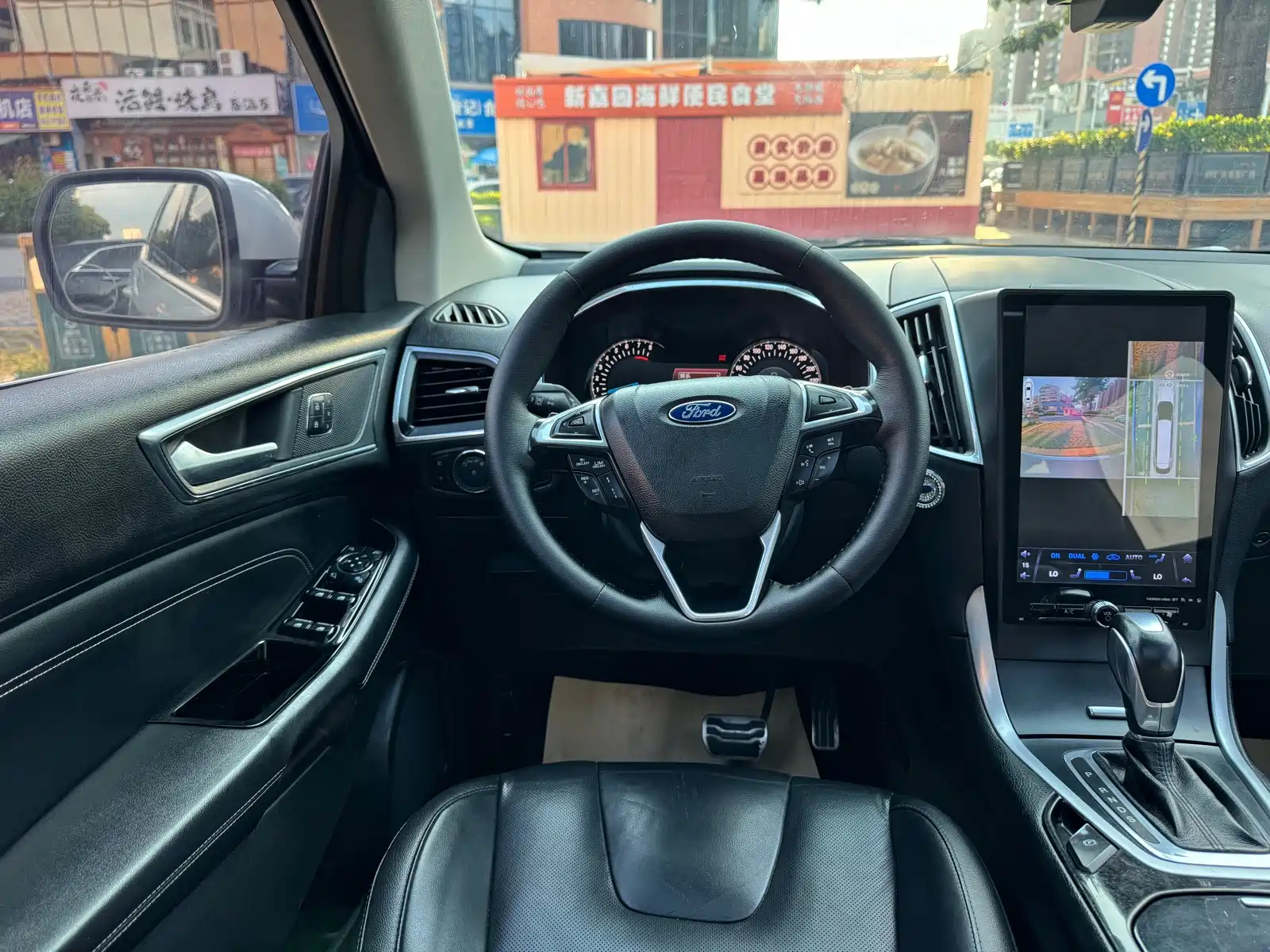 Фото 16 - Ford Edge