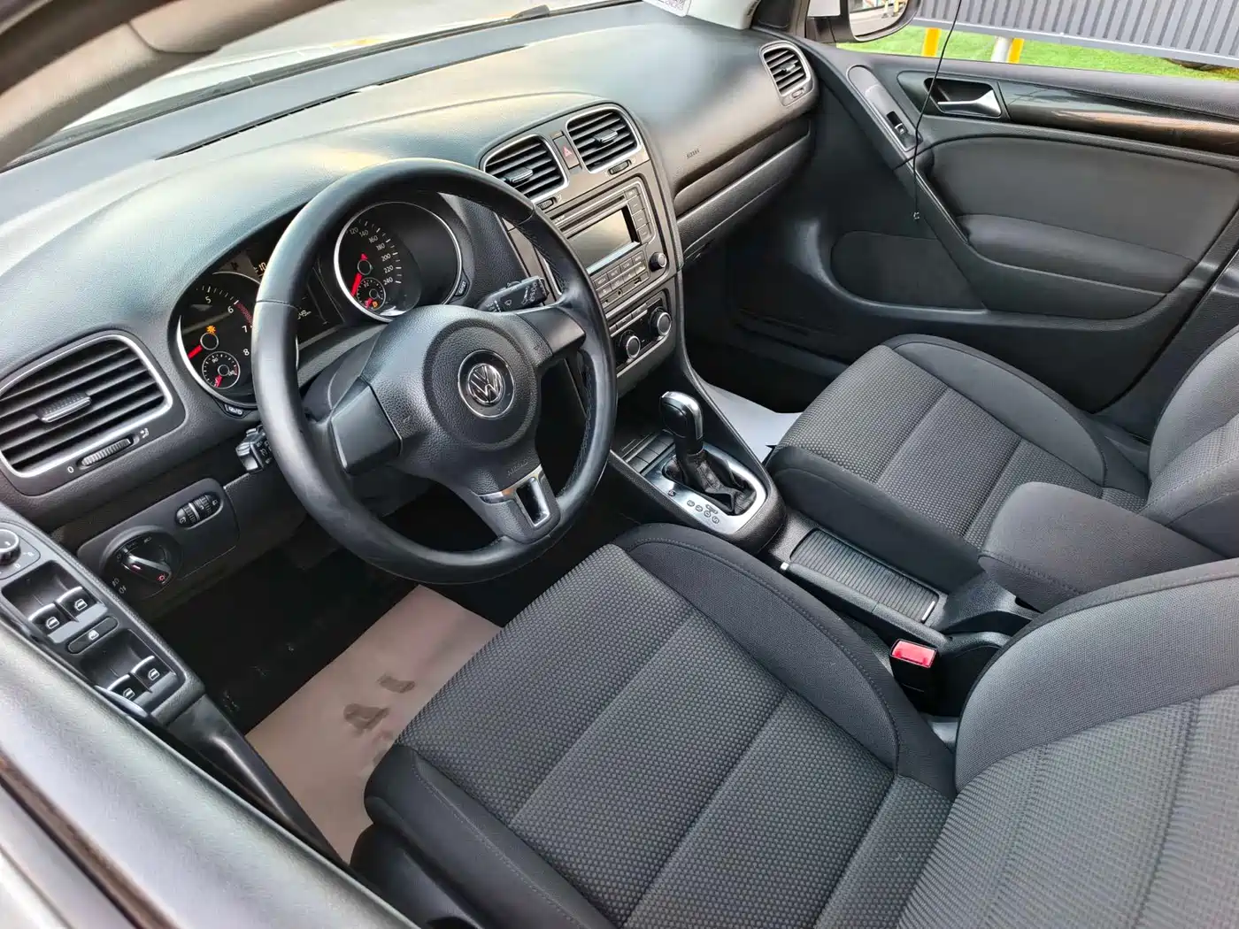 Volkswagen Golf 2014 1.6L Automatic Comfort фото 7
