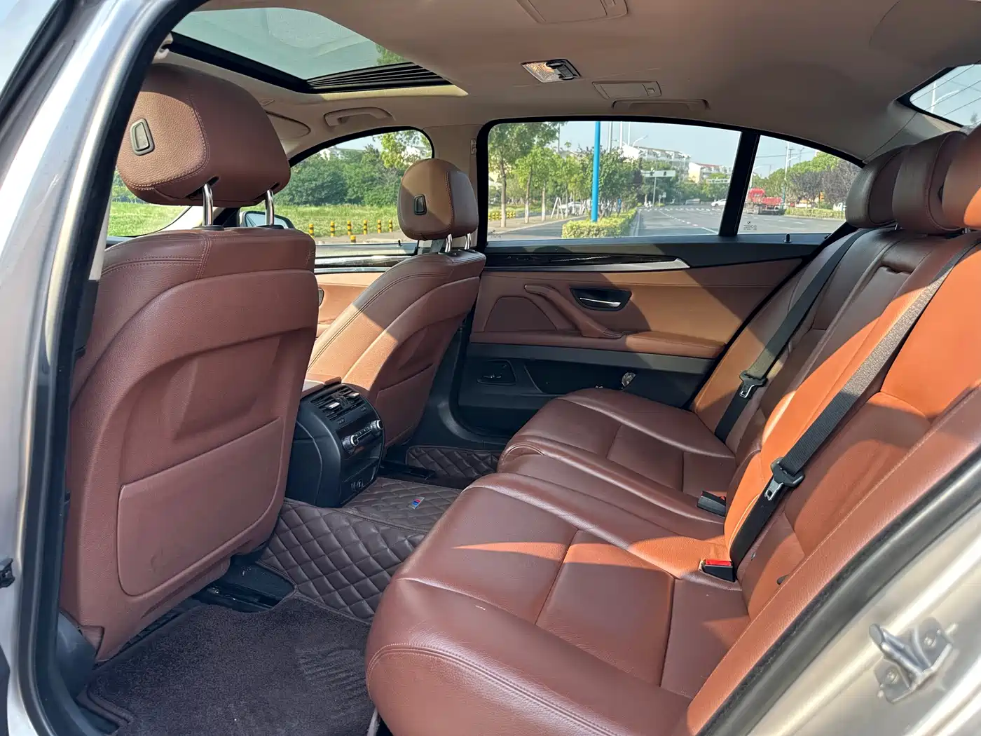 BMW 5 Series 2014 528Li Leading Edition фото 9