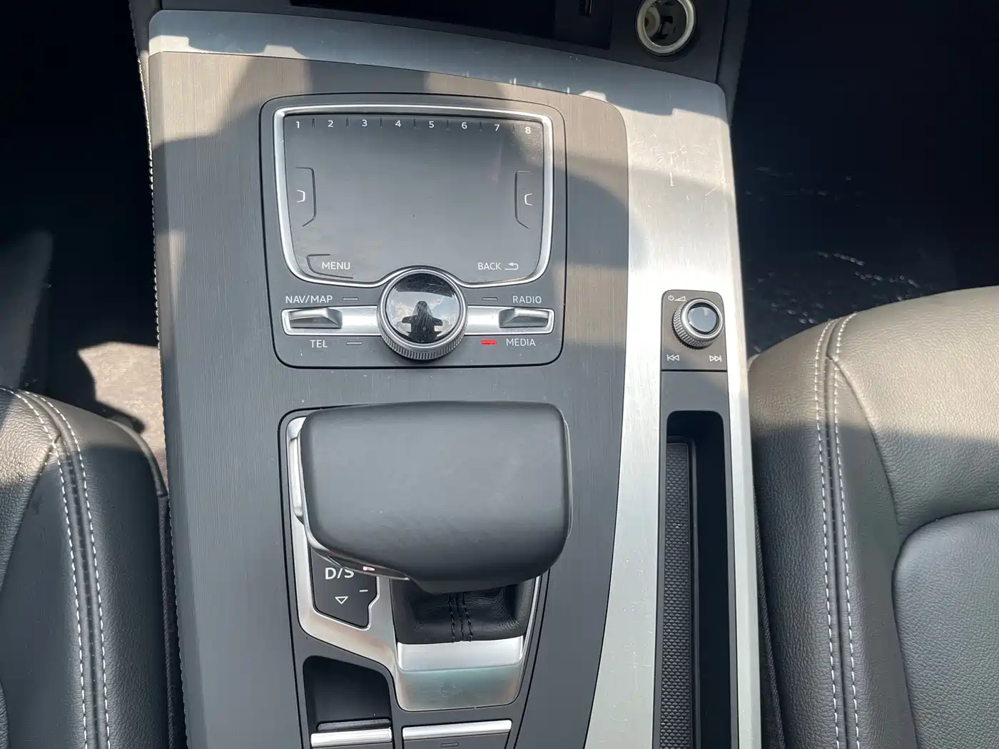 Audi Q5L 2020 Facelift 40 TFSI Honor Fashion фото 23